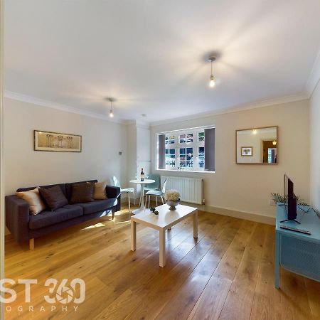 Redhill Town Centre Apartment By Livingo Bagian luar foto
