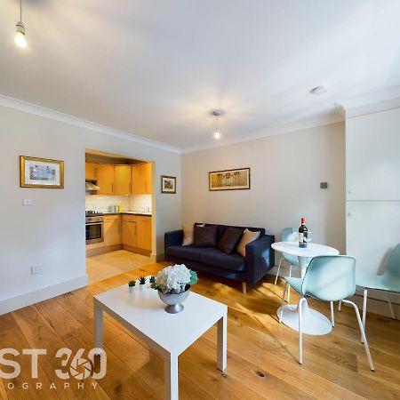 Redhill Town Centre Apartment By Livingo Bagian luar foto