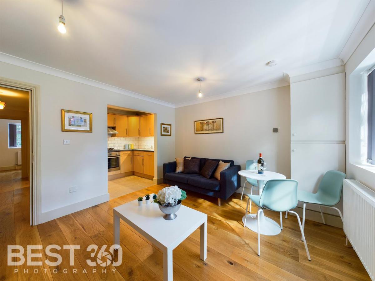 Redhill Town Centre Apartment By Livingo Bagian luar foto